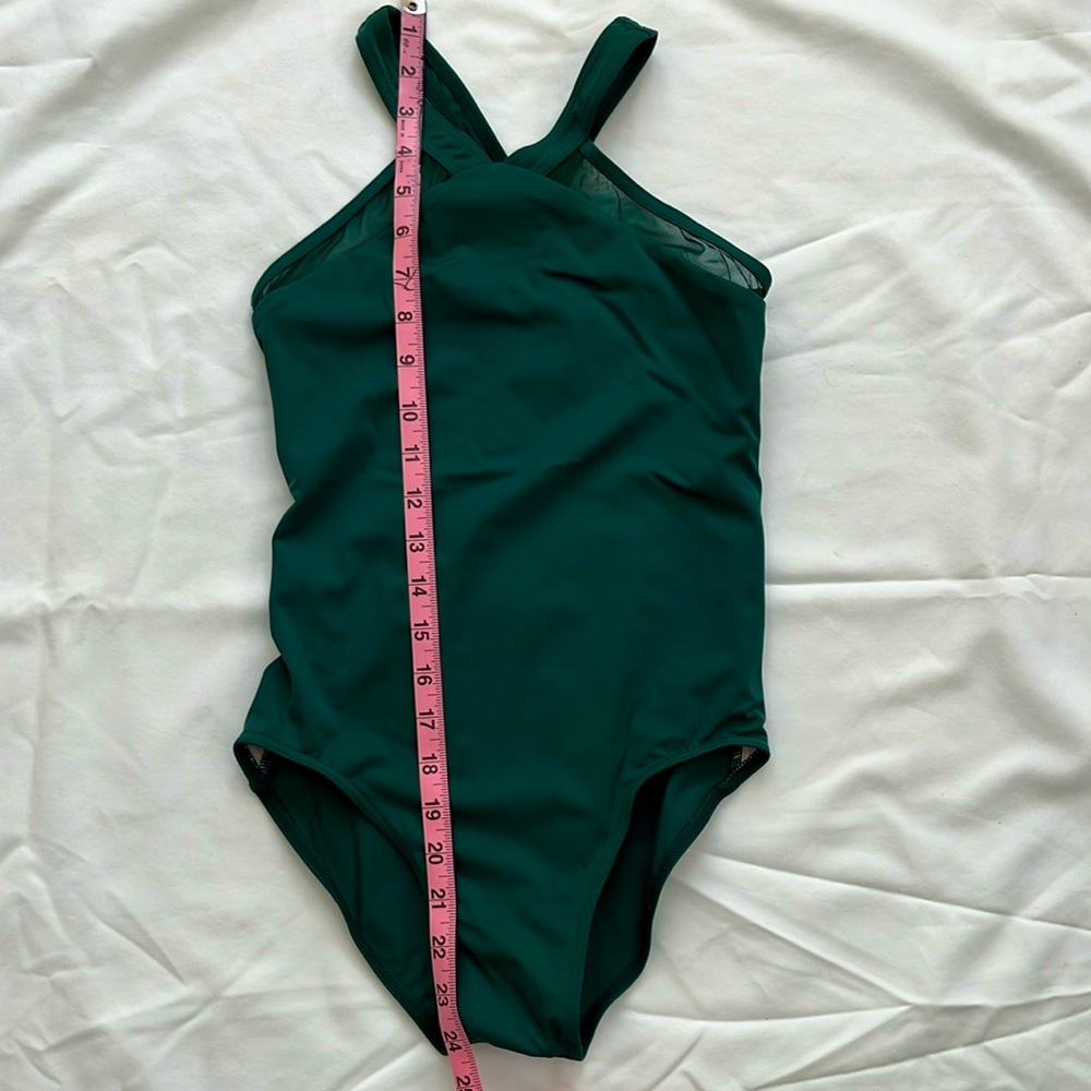 Green dance leotard. Brand: wiseman. Child large size. Lined.